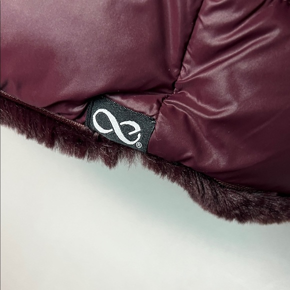 THE BOUNDLESS Plush Burgundy Hooded REVERSIBLE Vest - Picture 12 of 15